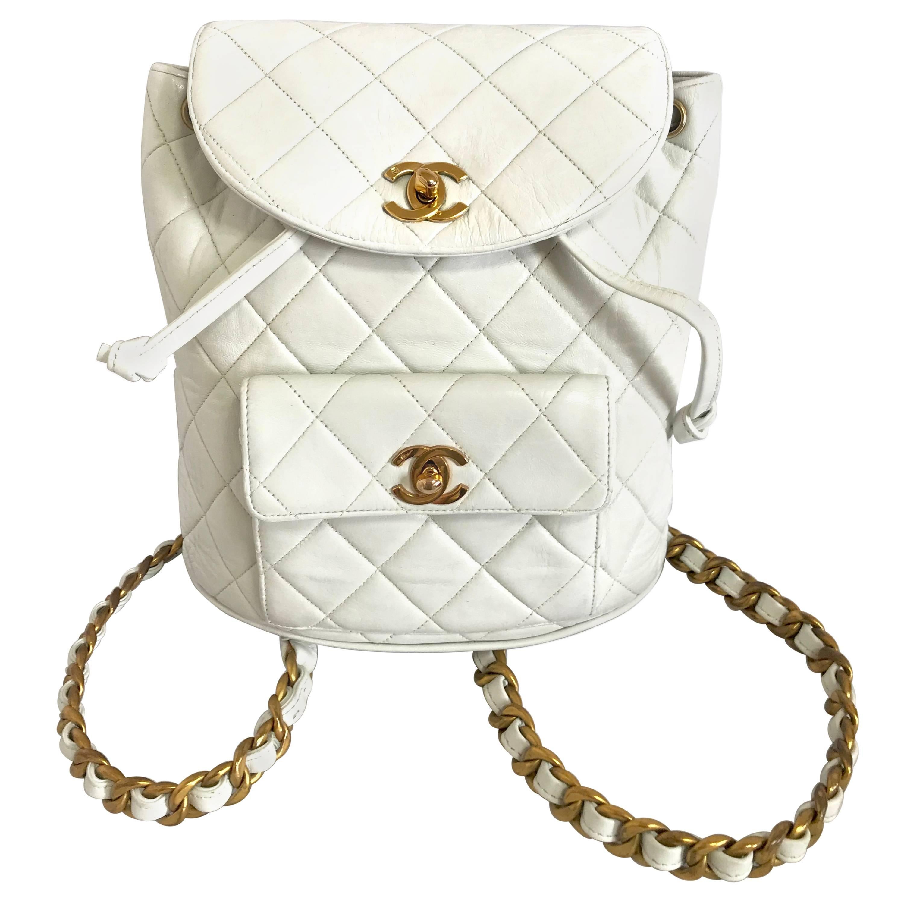 Vintage CHANEL white lamb leather backpack with golden chain and CC closure.