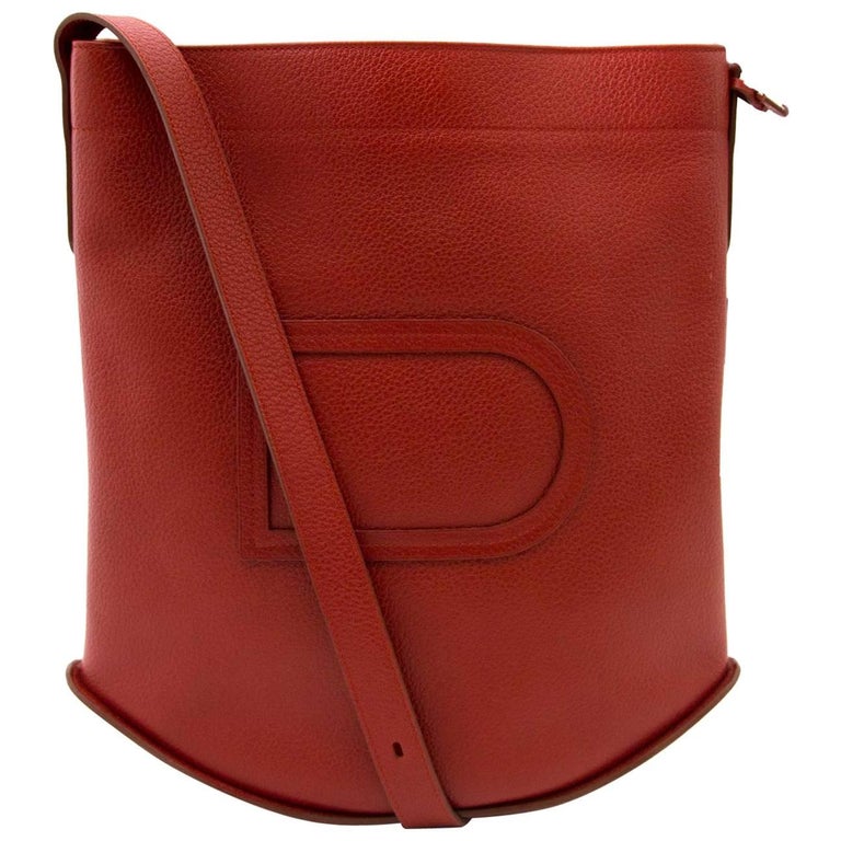 Delvaux Vintage shoulder bag in burgundy leather.