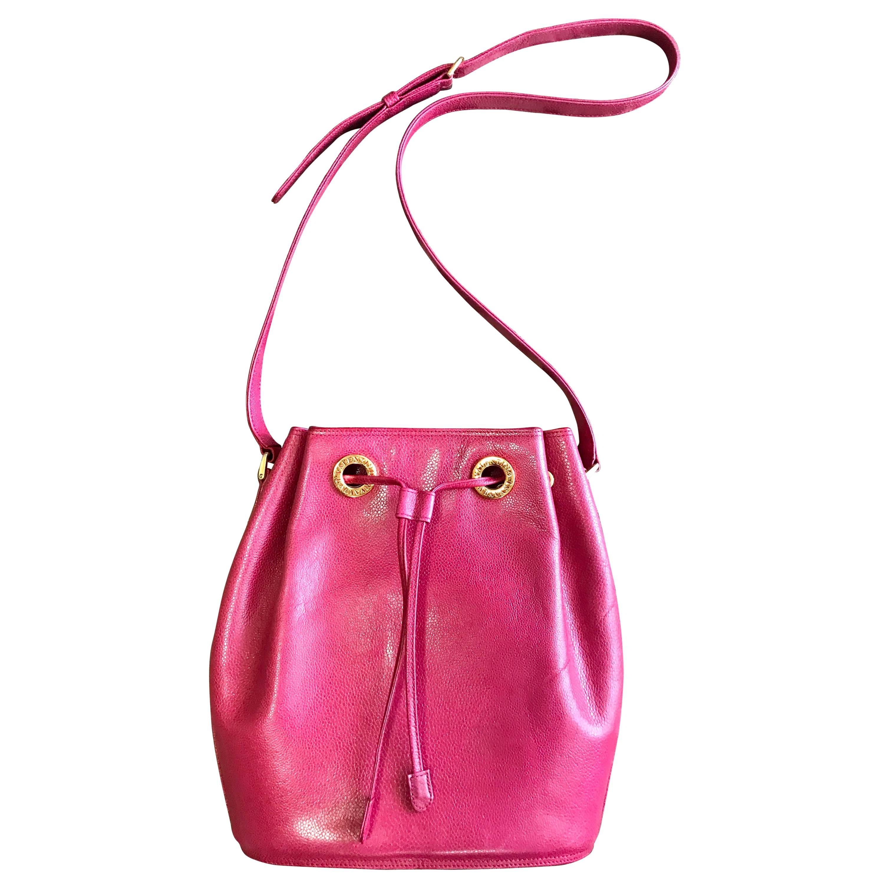 Vintage Valentino Garavani pink leather hobo bucket shoulder bag with round logo For Sale