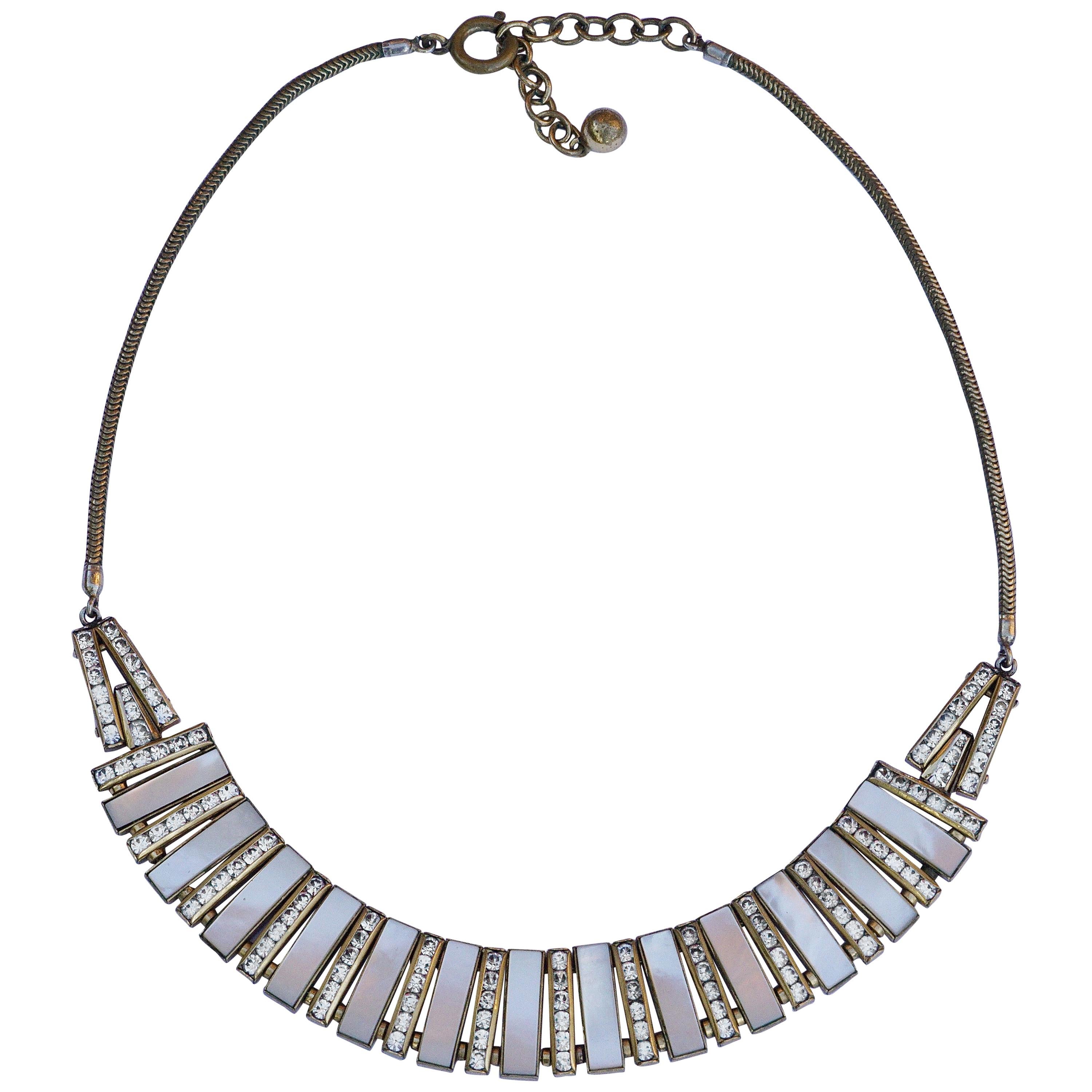 Art Deco DoSo Vergoldete Perlmutt- und Strass-Halskette im Angebot