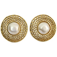 Chanel Vintage  Earrings in Gold-Plated Metal and Fake Pearls