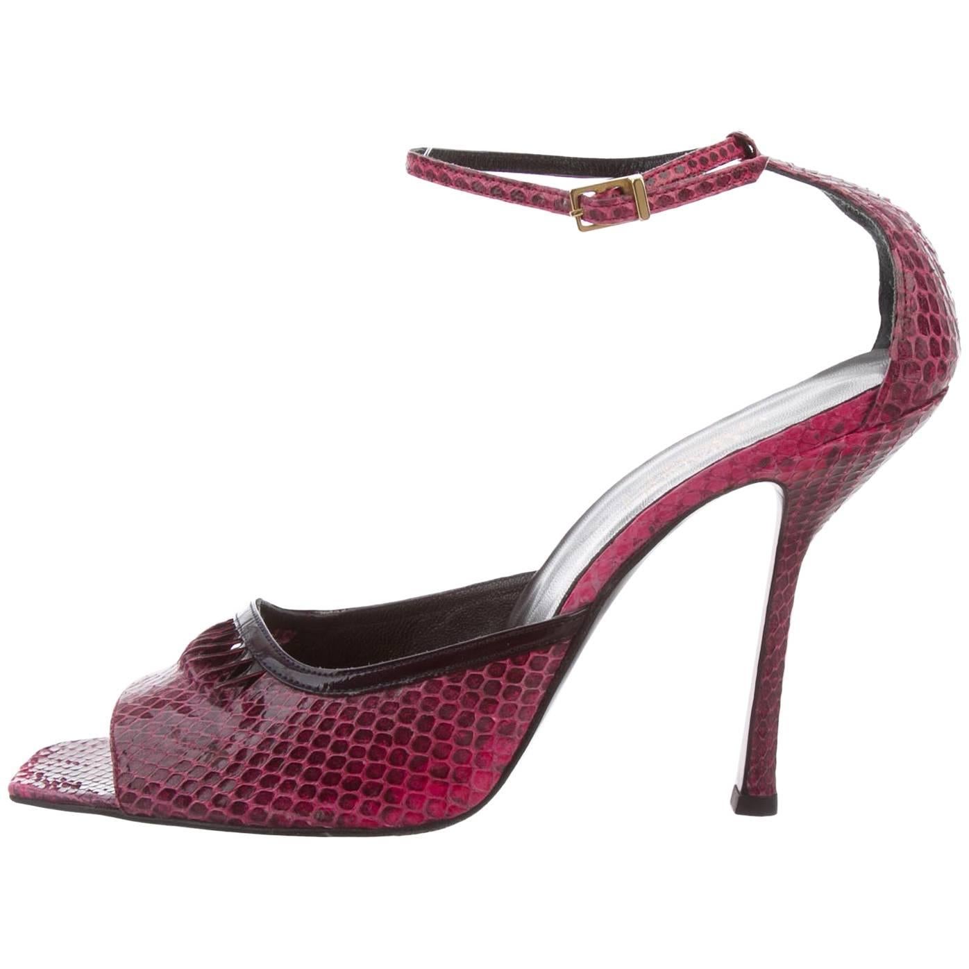 New Gianni Versace F/W 2000 Raspberry Snakeskin Peep-toe Shoes Sandals 39.5  9.5 For Sale