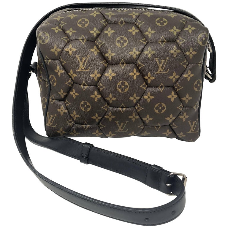 Louis Vuitton Macassar Hexagon Neo Trocadero Crossbody Bag at 1stDibs   louis vuitton hexagon bag, louis vuitton macassar crossbody, louis vuitton  trocadero