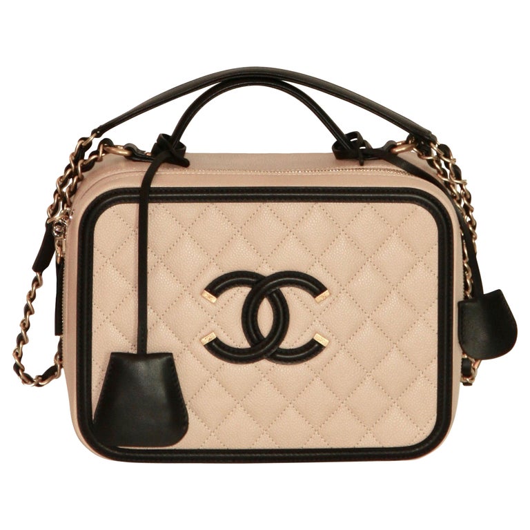 CHANEL CC Filigree Vanity Case Nude / Black Grained Leather at