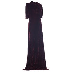 Burgunderfarbenes, schräg geschnittenes Kleid aus Seidensamt mit drapiertem Mieder und offenen Ärmeln aus den 1930er Jahren XL