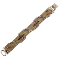 Bracelet Hobe en maille de couleur or et strass rose, vert et transparent, années 1950