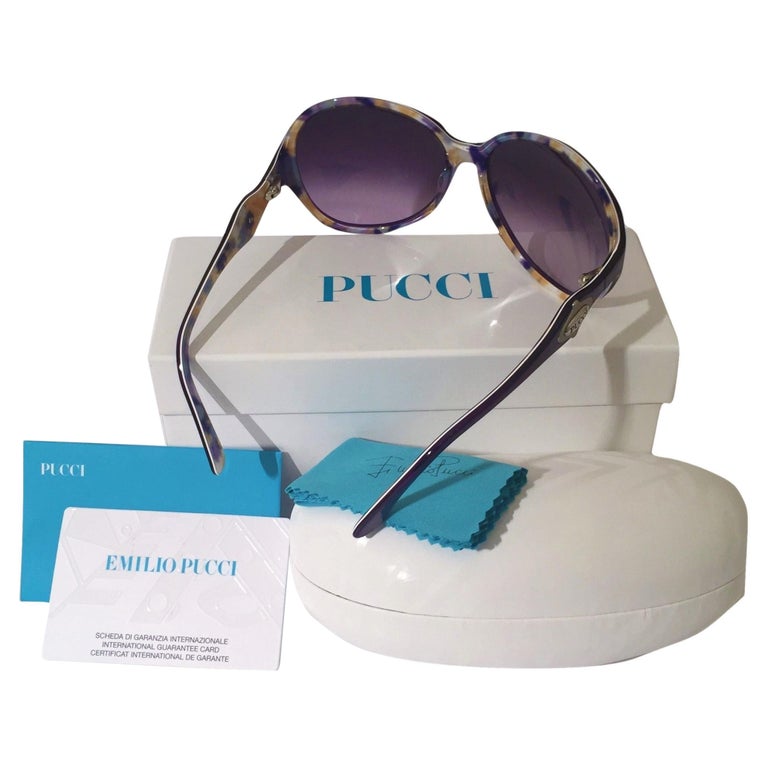Emilio Pucci - Lunettes de soleil violettes avec logo, état neuf Avec étui  et coffret - En vente sur 1stDibs