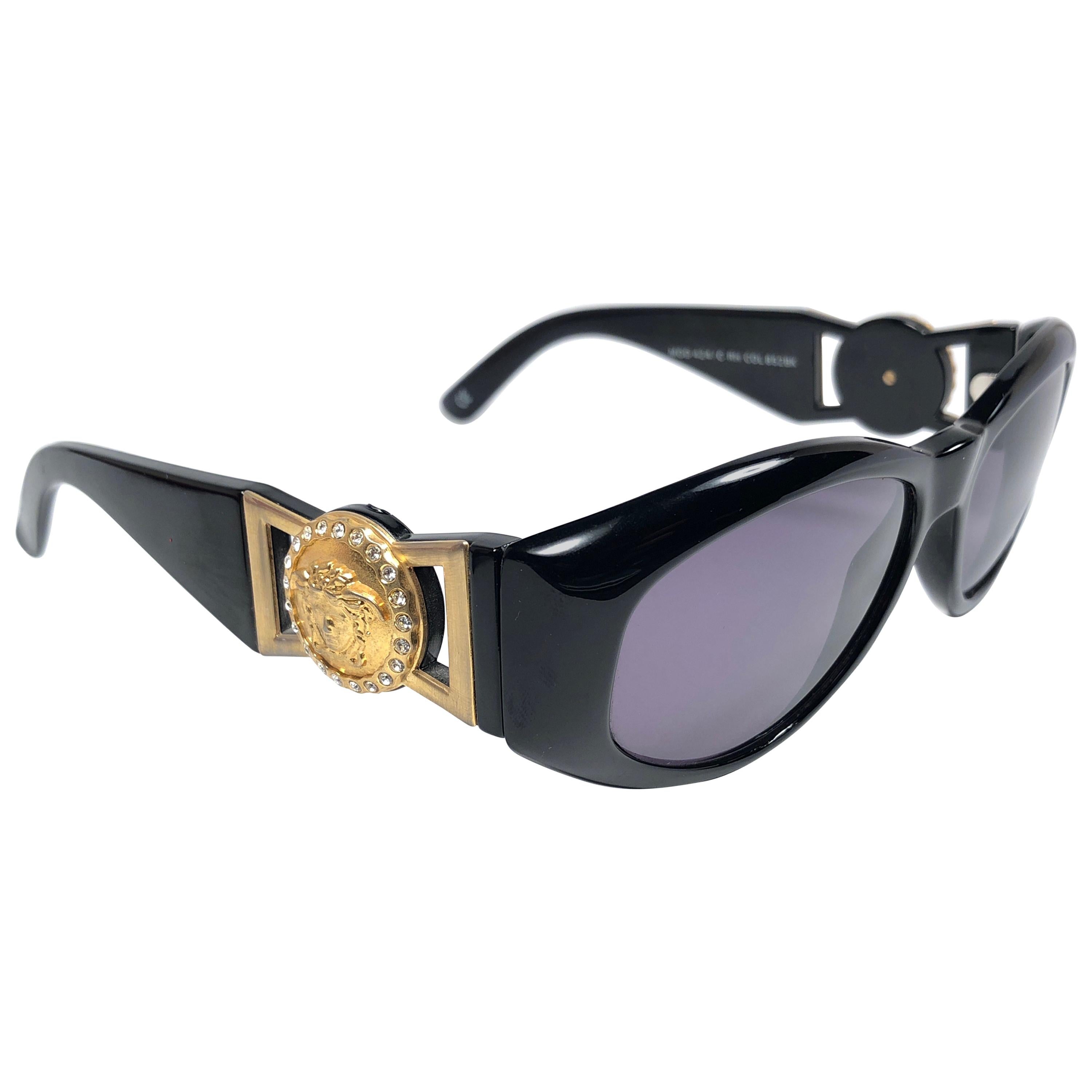 New Vintage Gianni Versace 424 C Sleek Black Sunglasses 1990's Made in Italy