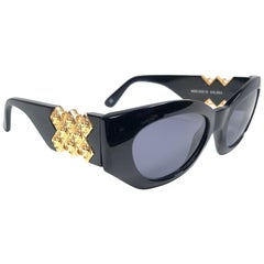Gianni Versace Vintage 420 D Made in Italy Sleek Black Sunglasses, 1990s