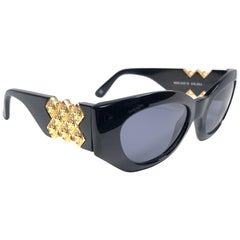 Gianni Versace Vintage 420 D Made in Italy Sleek Black Sunglasses, 1990s 