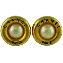 Chanel Vintage 1994 Round Gold Toned Clip-On Earrings with Pearl Chanel Vintage 1994 Round Gold Toned Clip-On Earrings with Pearl