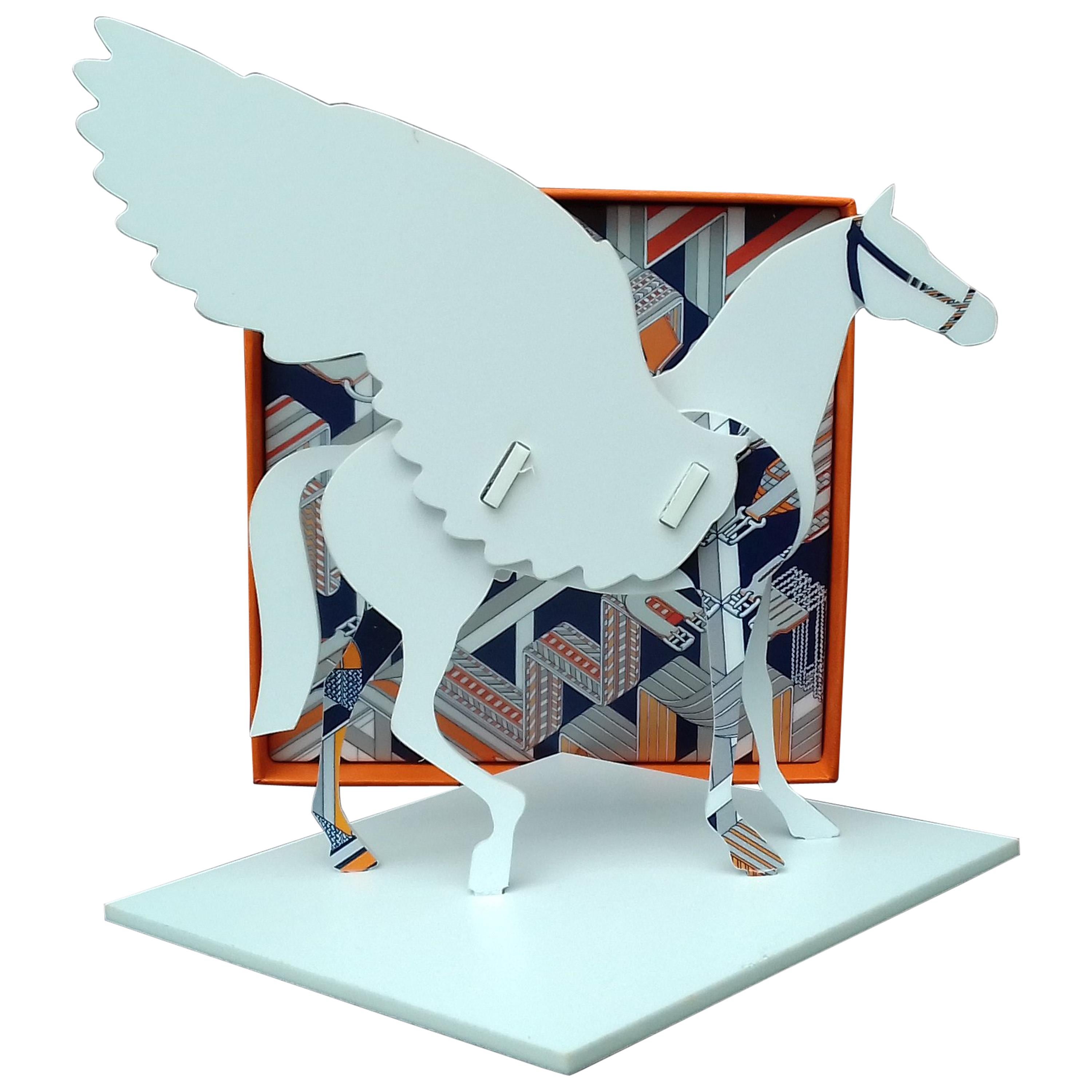 Hermès Pegasus Le Pégase Cheval Ailé Sangles en Zigzag Pattern In Box