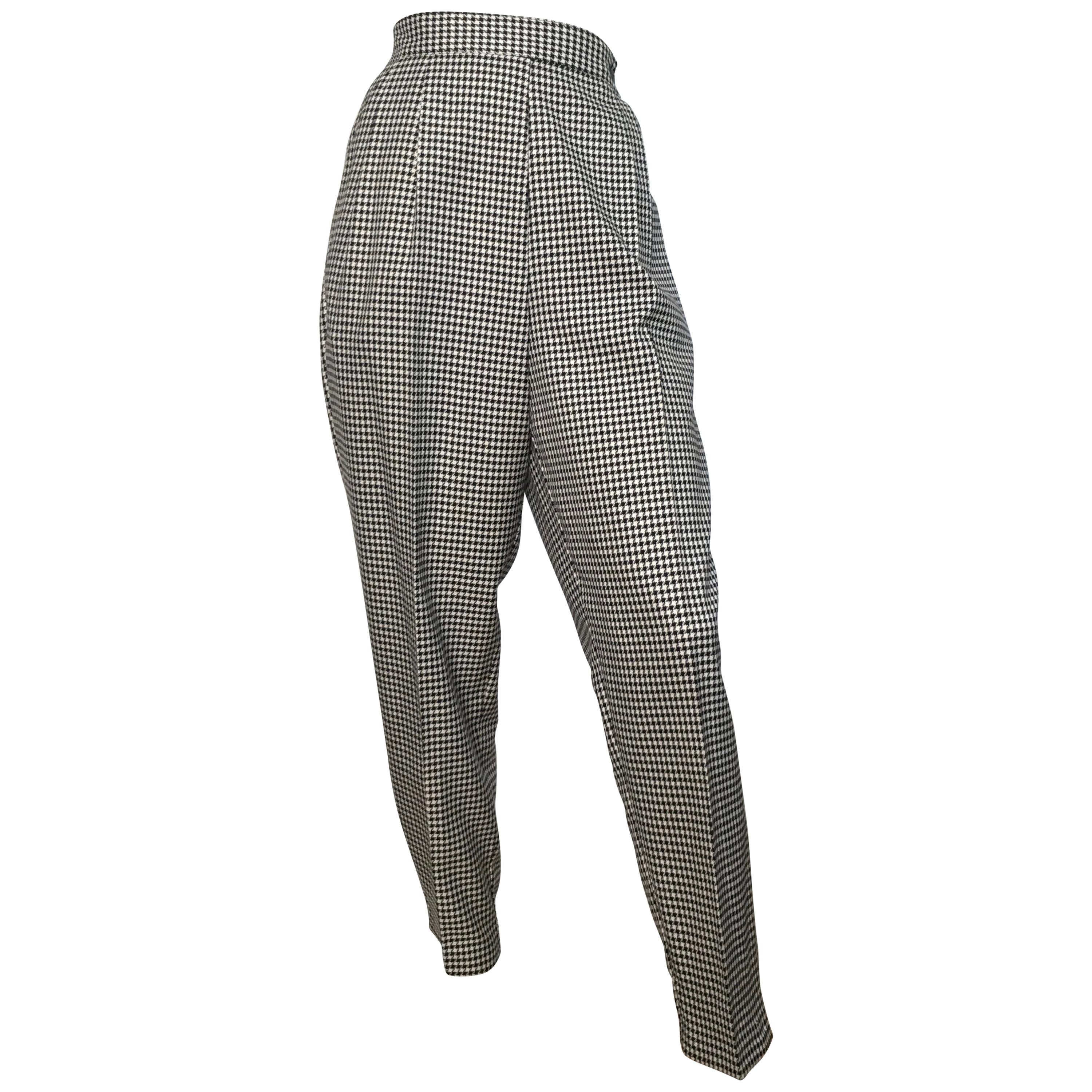 Pierre Cardin 1980s Houndstooth Pleated Pants with Pockets Size 8 / 10.  For Sale
