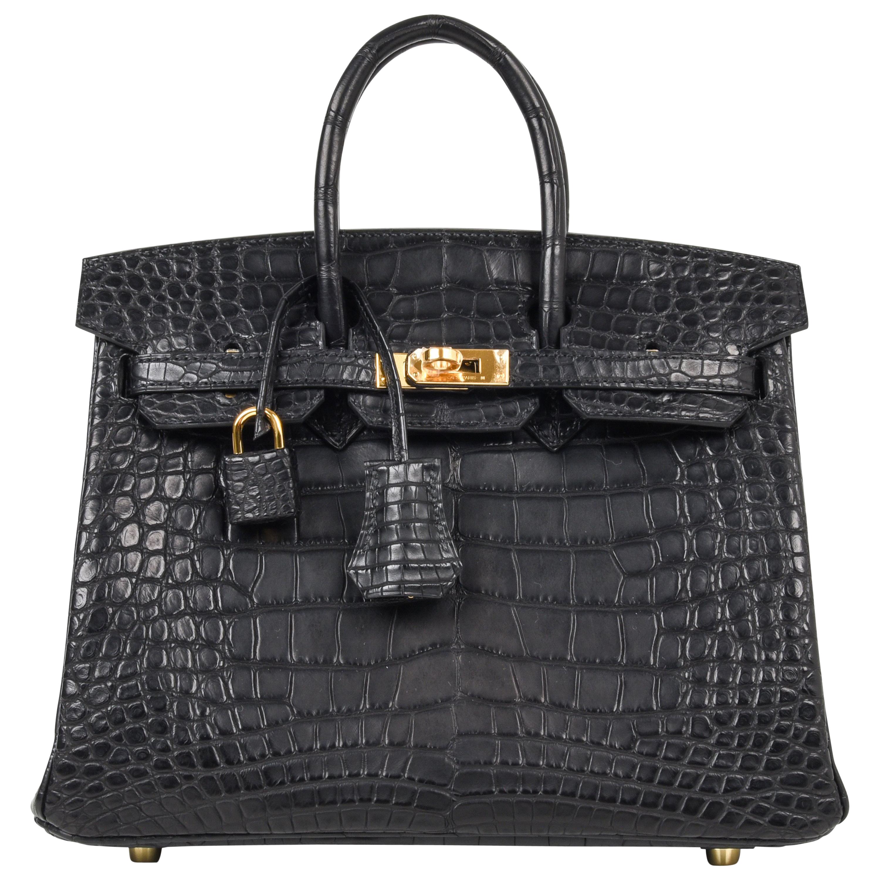 Hermès - Sac Birkin 25 noir mat en alligator avec accessoires dorés