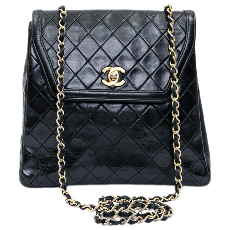 CHANEL Vintage Bag in Black Quilted Leather