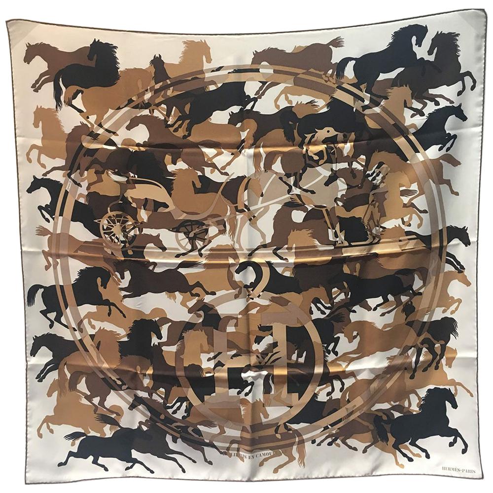 Hermes Ex Libirs en Camouflage silk scarf in Tan black and white