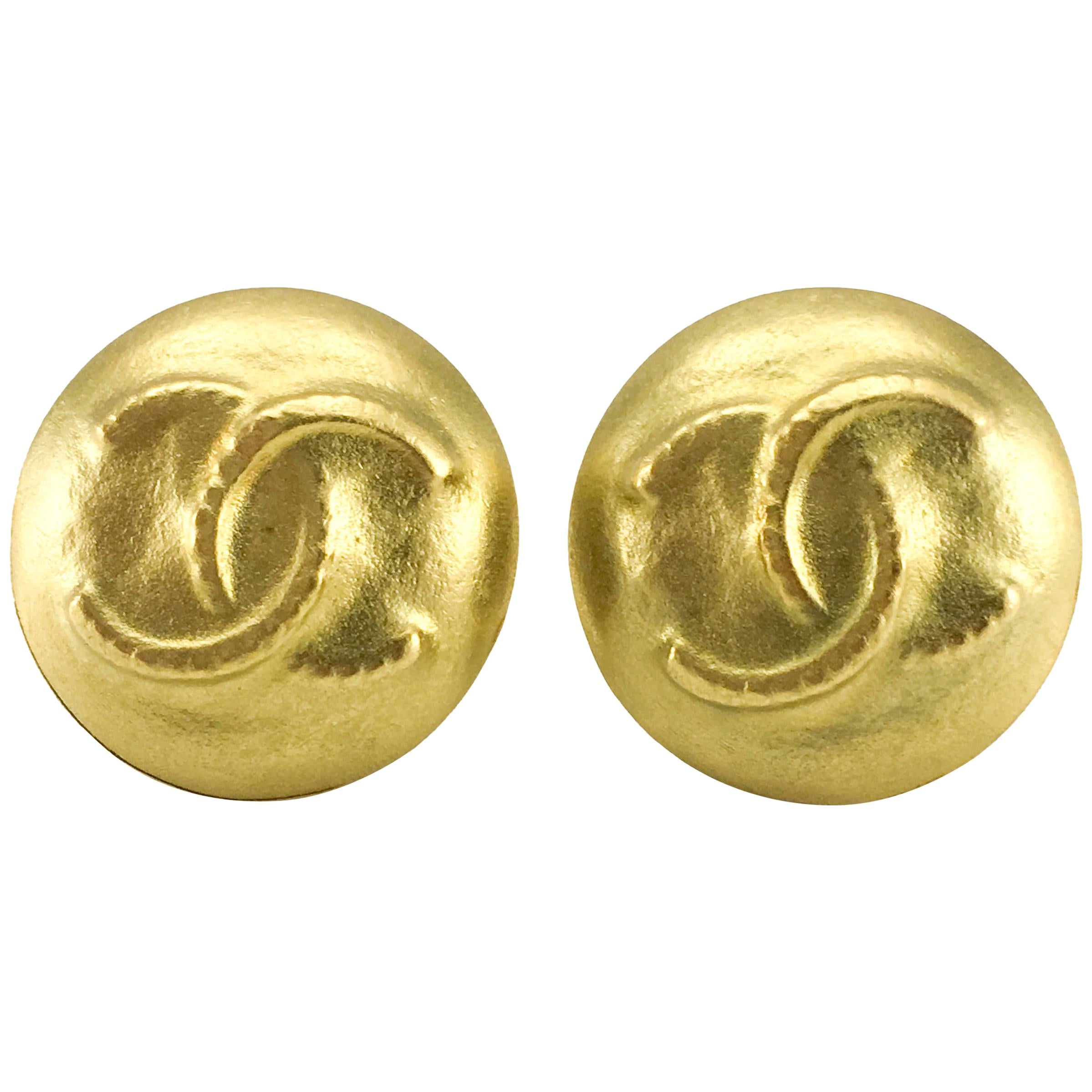 1995 Chanel Matte Gold-Plated Round Logo Earrings
