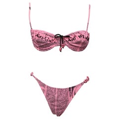 Äußerst seltener rosa Bikini mit Newspaper-Druck von John Galliano