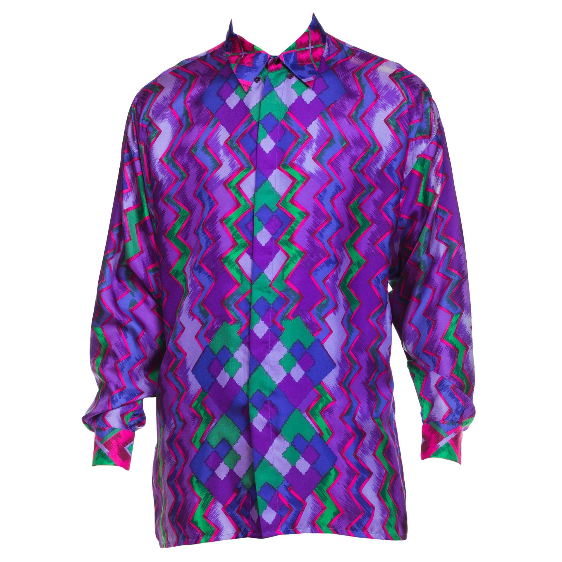 1990er GIANNI VERSACE Lila Geometrisches Istante Herrenhemd aus Seide aus Seide Gr. 46 im Angebot