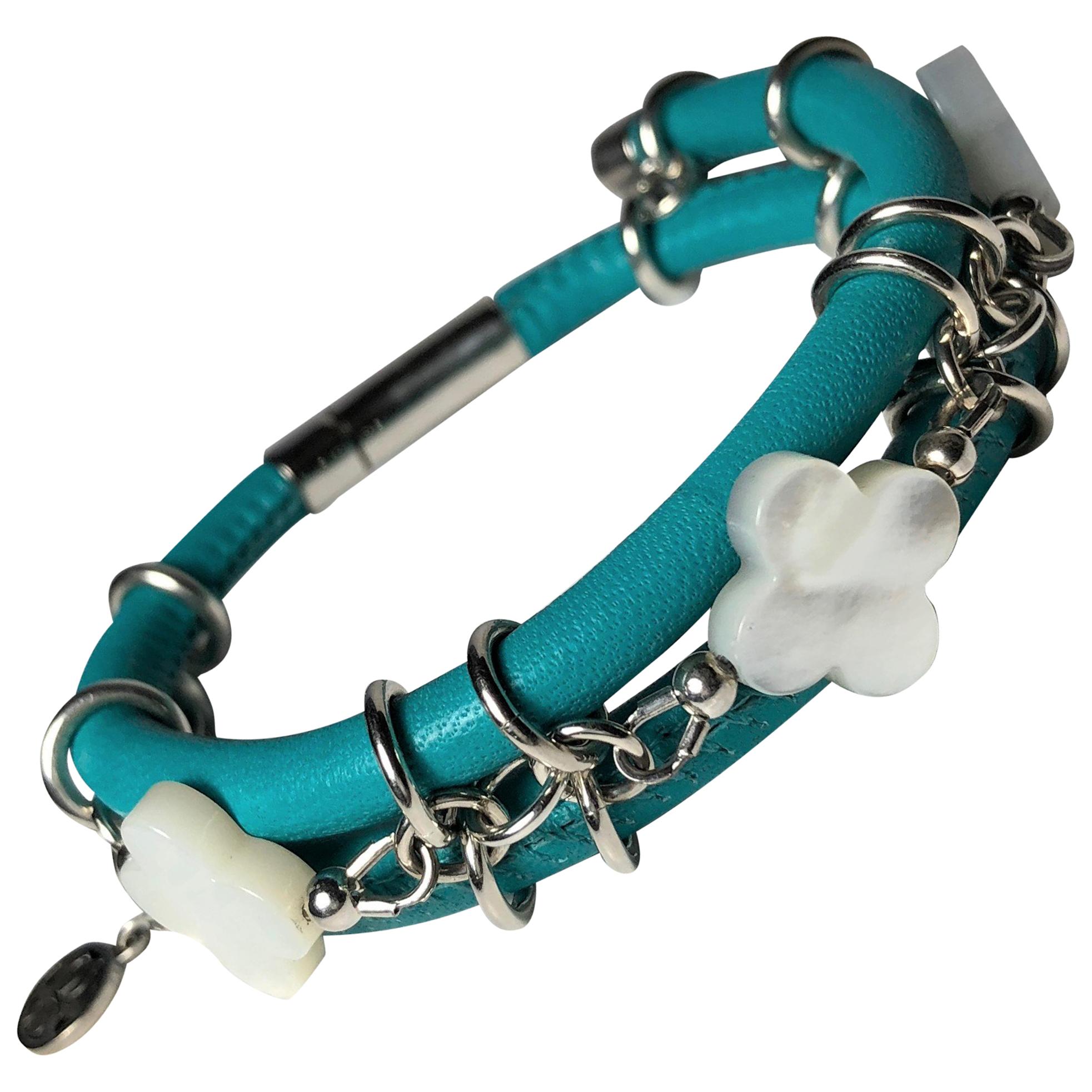 Rock Lily ( NEW ) Turquoise Leather Mother-Of-Pearl Clovers Bangle Bracelet   For Sale