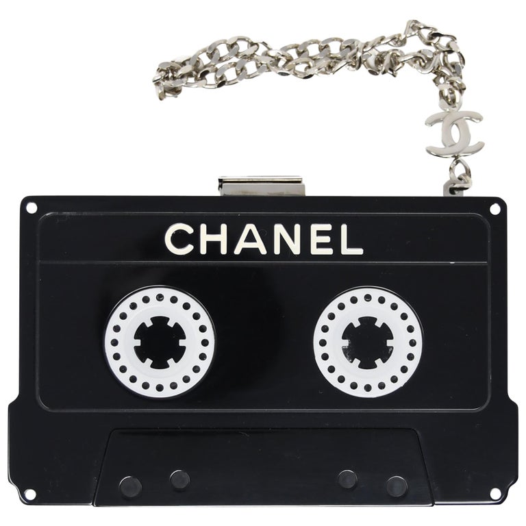Chanel Pre-Owned 1994 diamond-embossed CC brooch