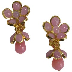 MARGUERITE DE VALOIS Pendants Pink Flowers Clip-on Earrings in Molten Glass.