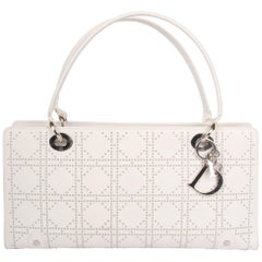 Sac Lady Dior en cuir blanc clouté Est-Ouest 