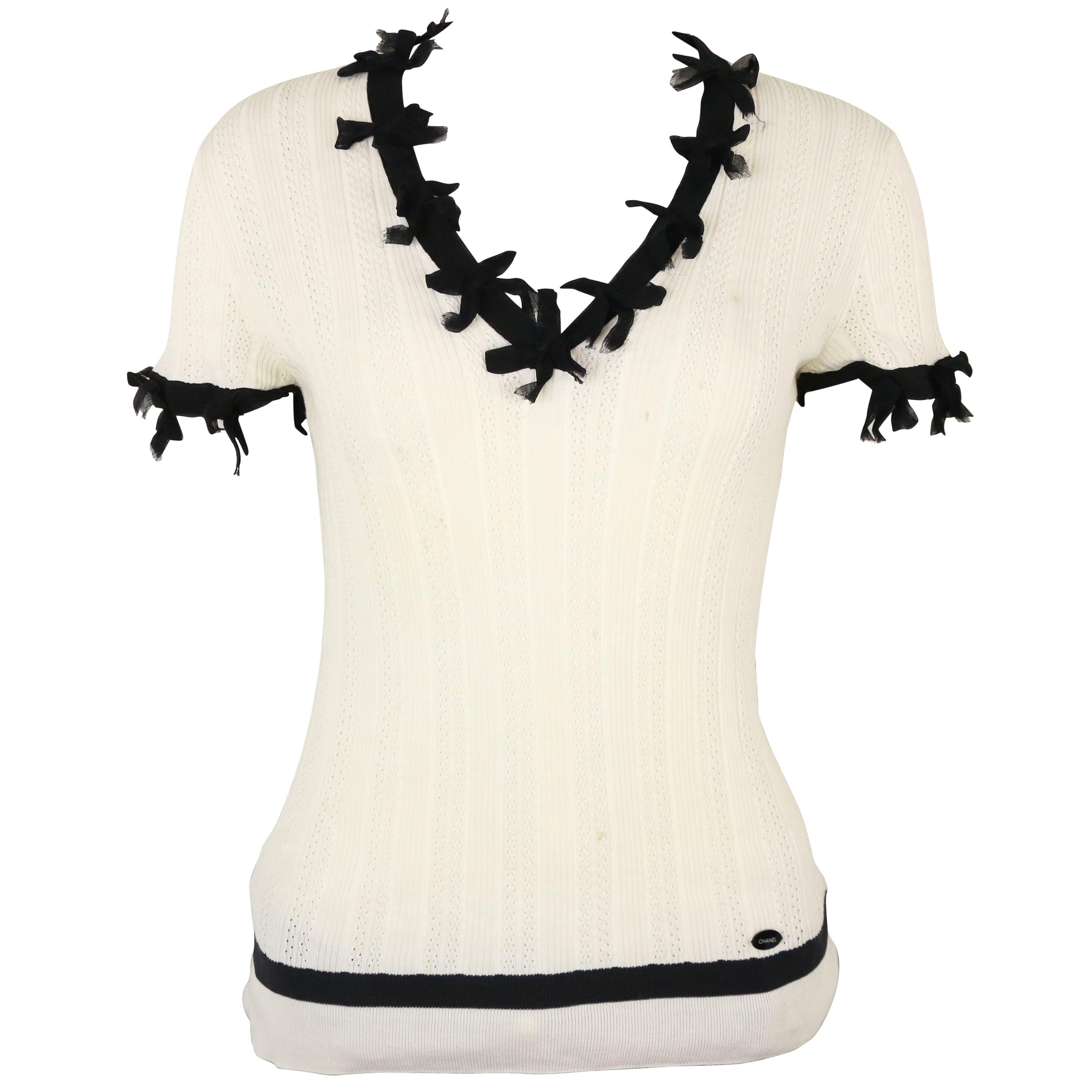 Chanel Black Lace Ribbon Trimmed White Cotton V-Neck Top  For Sale