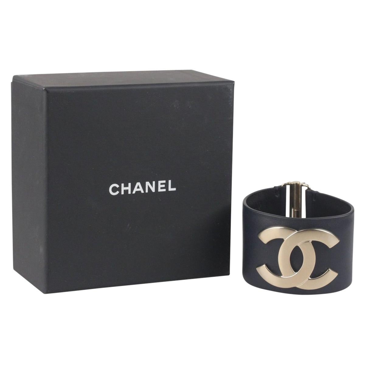 CHANEL Dark Blue Leather Exclusive Edition 2017 Armband Bracelet with box