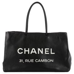 Chanel Essential 31 Rue Cambon Fourre-tout en cuir moyen