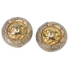 Chanel 80s Vintage CC Clip On Earrings
