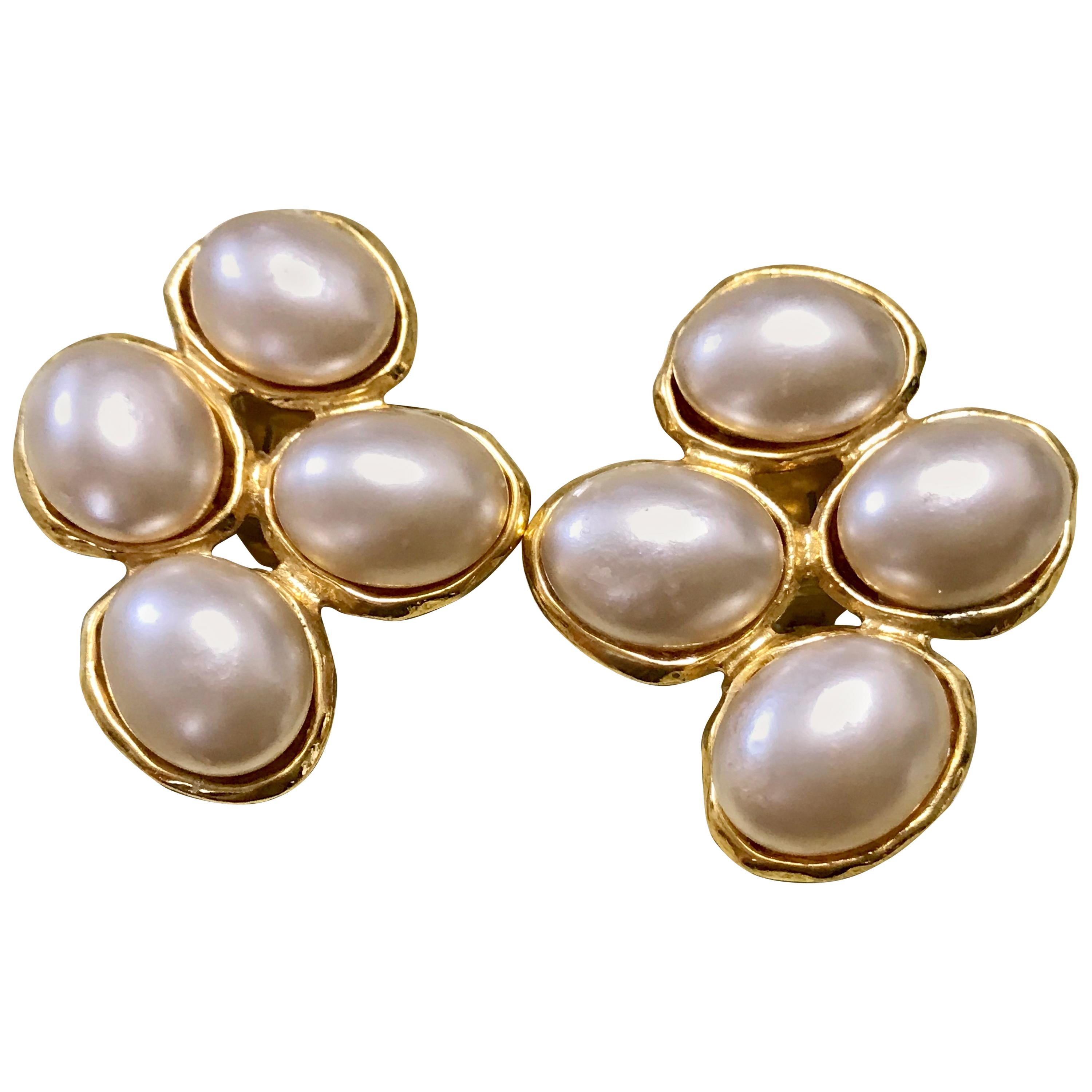 Vintage CHANEL large oval faux pearl earrings with gold frames. Elegant jewelry. For Sale