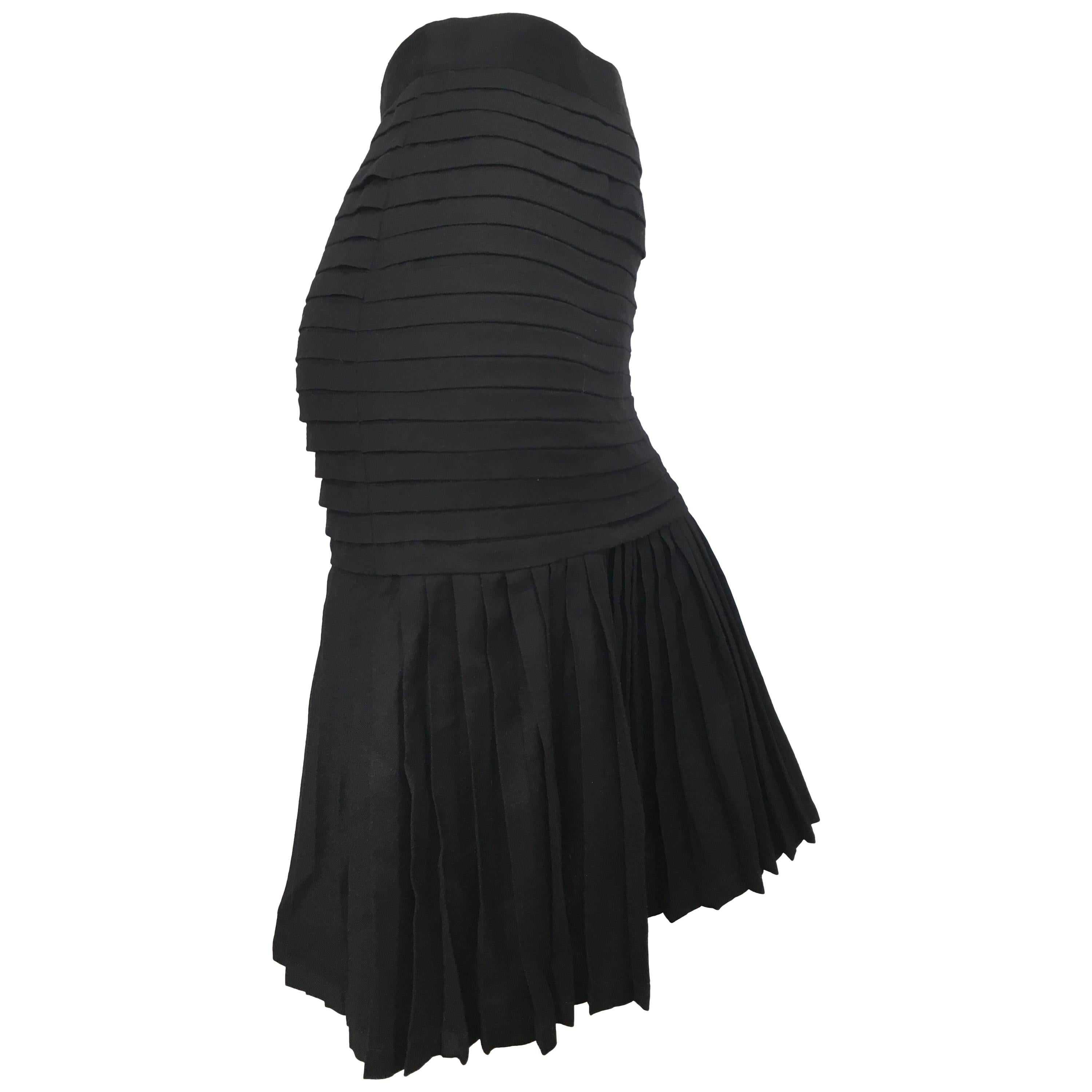 Genny Black Wool Pleated Skirt Size 6. For Sale