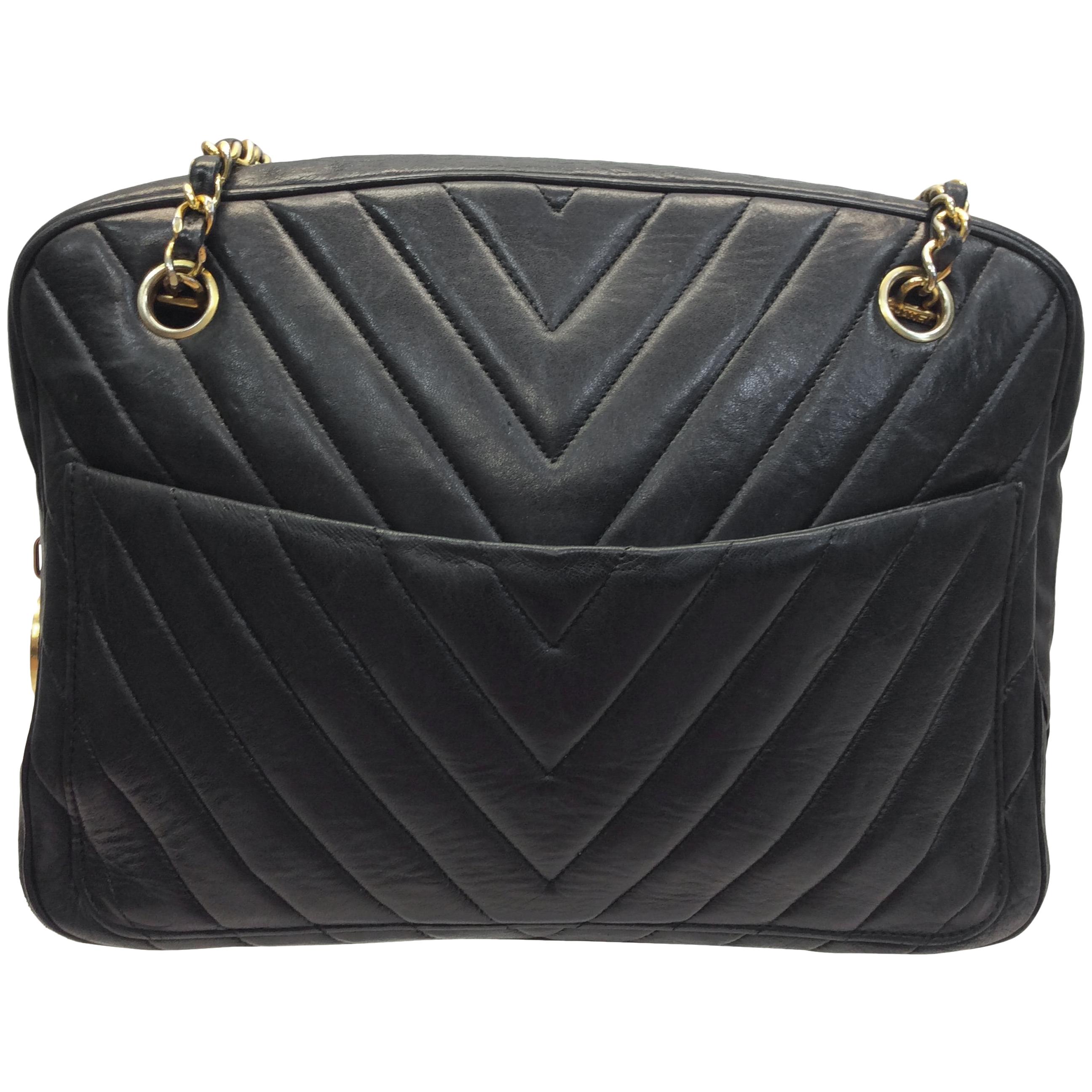 Chanel Black Chevron Quilted Leather Shoulder Bag For Sale