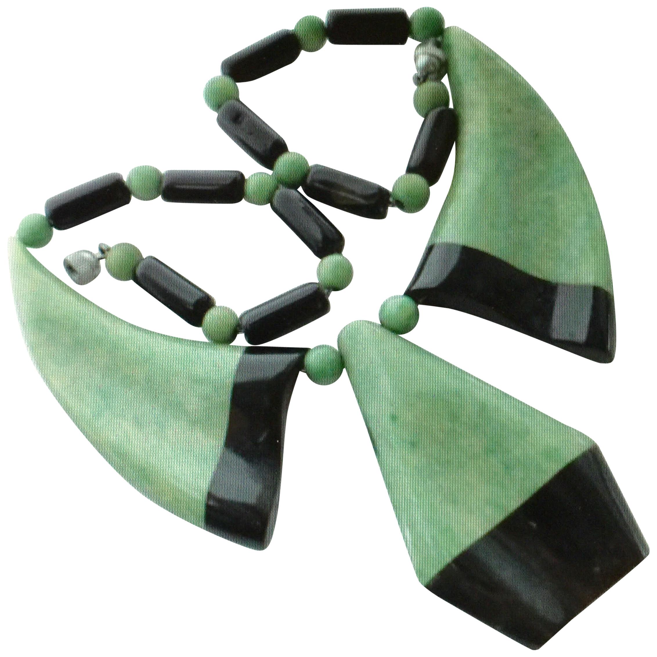 Green and Black Galalith and Faux Shagreen European Art Deco 1930s Necklace