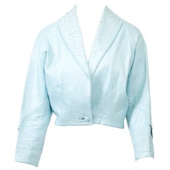 Giacca cropped in pelle blu con perline