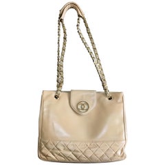 Chanel Vintage beige calf leather large chain shoulder tote bag with golden CC 