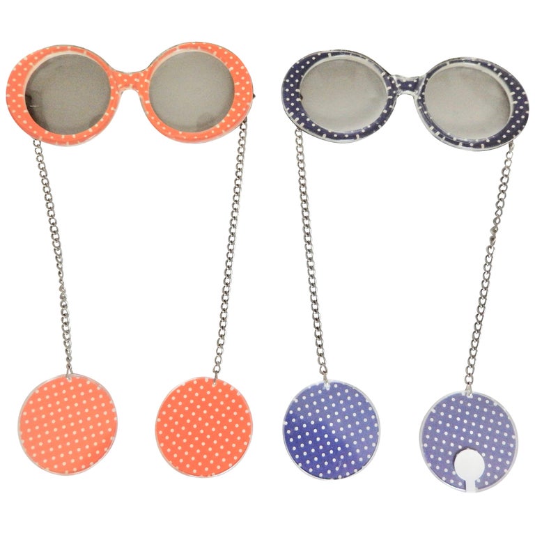 1970s Novelty Fashion Sunglasses For Sale at 1stdibs