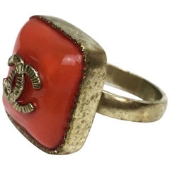CHANEL Ring in Matte Gold metal and Coral Resin Size 51 EU