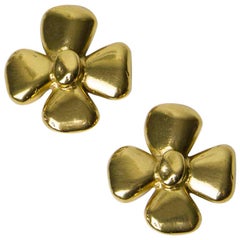 YVES SAINT LAURENT Vintage Clover Clip-on earrings in Gilt Metal