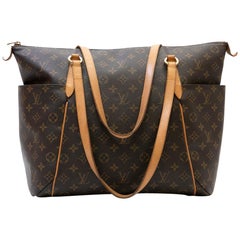 LOUIS VUITTON Tote Bag in Brown Monogram Coated Canvas and Natural Leather