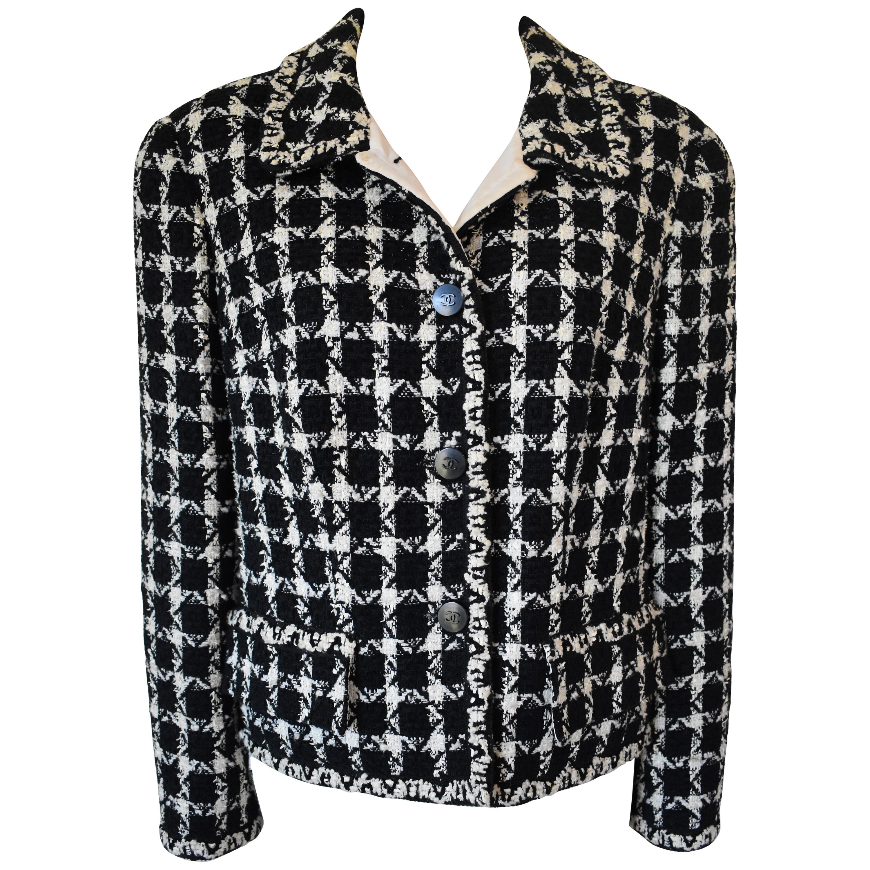 Chanel Classic Houndstooth Boucle Jacket in Black and White, 1998C
