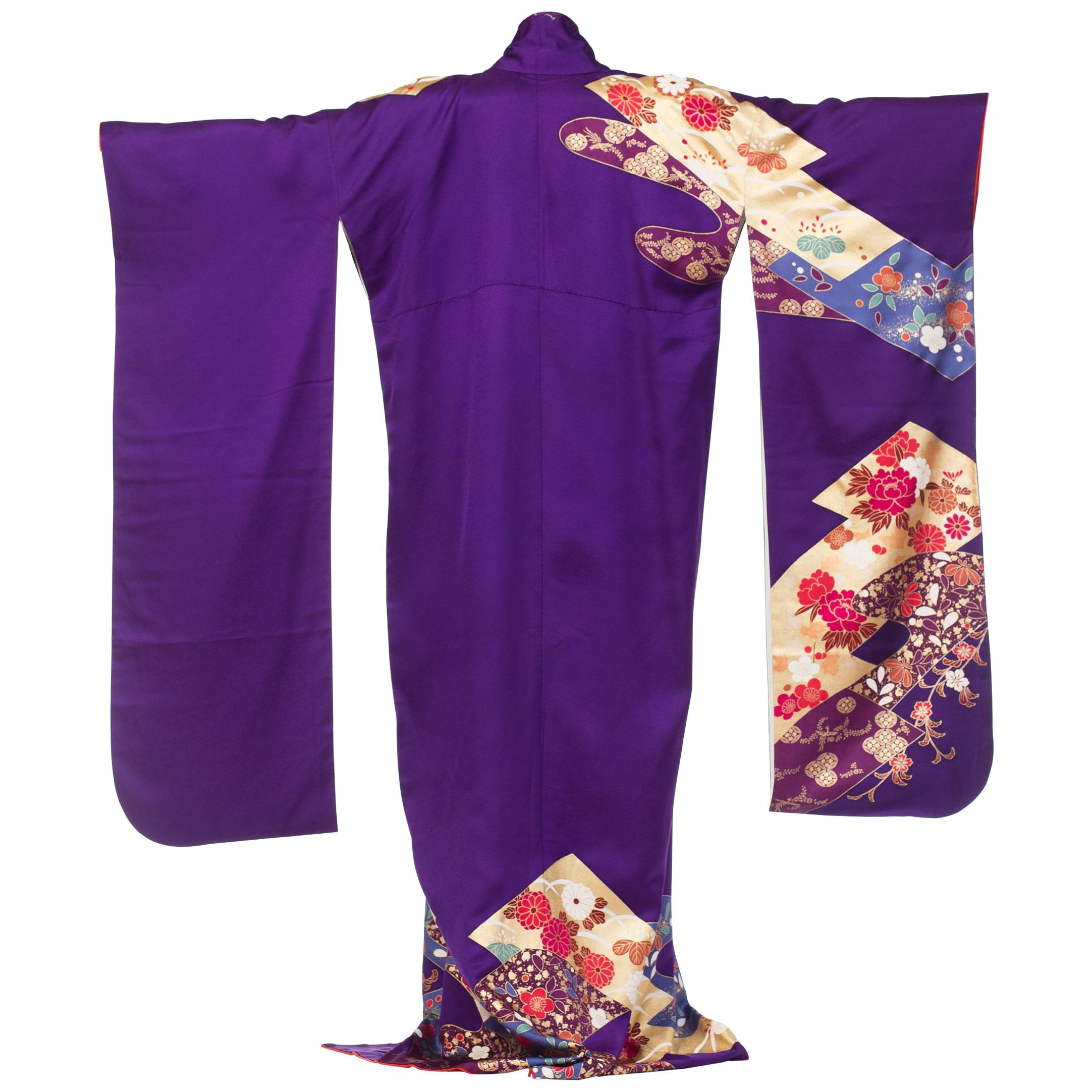 Soie japonaise royale violette et or des années 1970  Kimono de style kimono en vente
