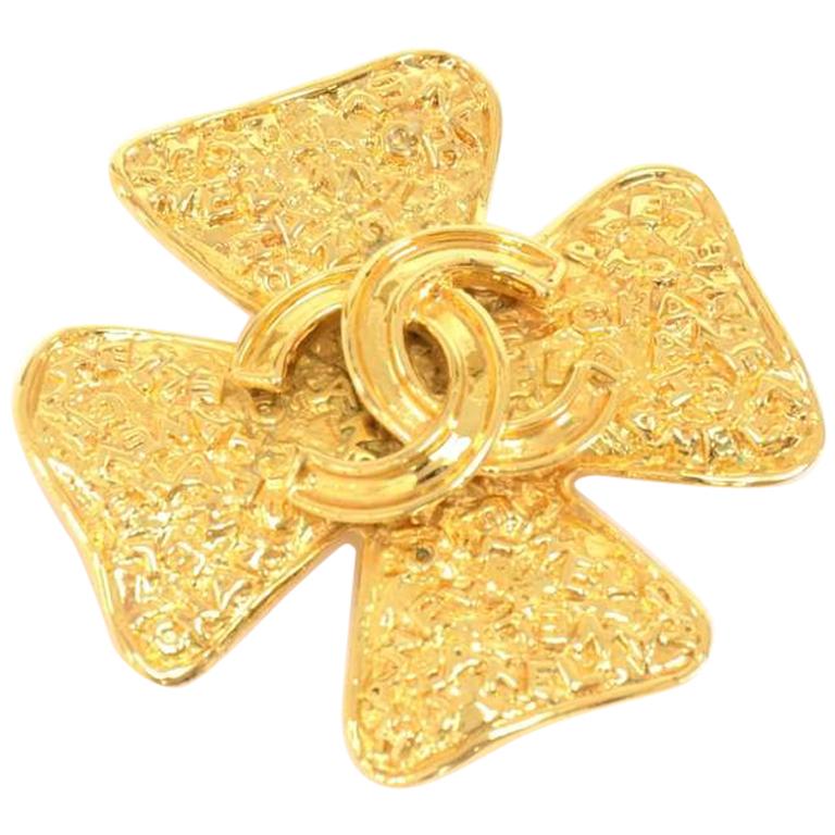 Vintage Chanel Gold-Tone Logo Mania 4 Leaf Clover Motif Brooch For Sale