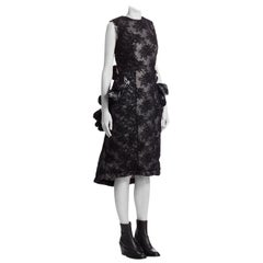 Comme des Garcon - Vestito imbottito in pizzo nero e tulipani con bordi grezzi - Futuro della silhouette
