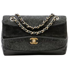 CHANEL Bag in Gray Quilted Wool and Black Calfskin Leather