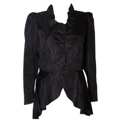 Veste vintage en soie moirée noire avec col à bords frisés et péplum