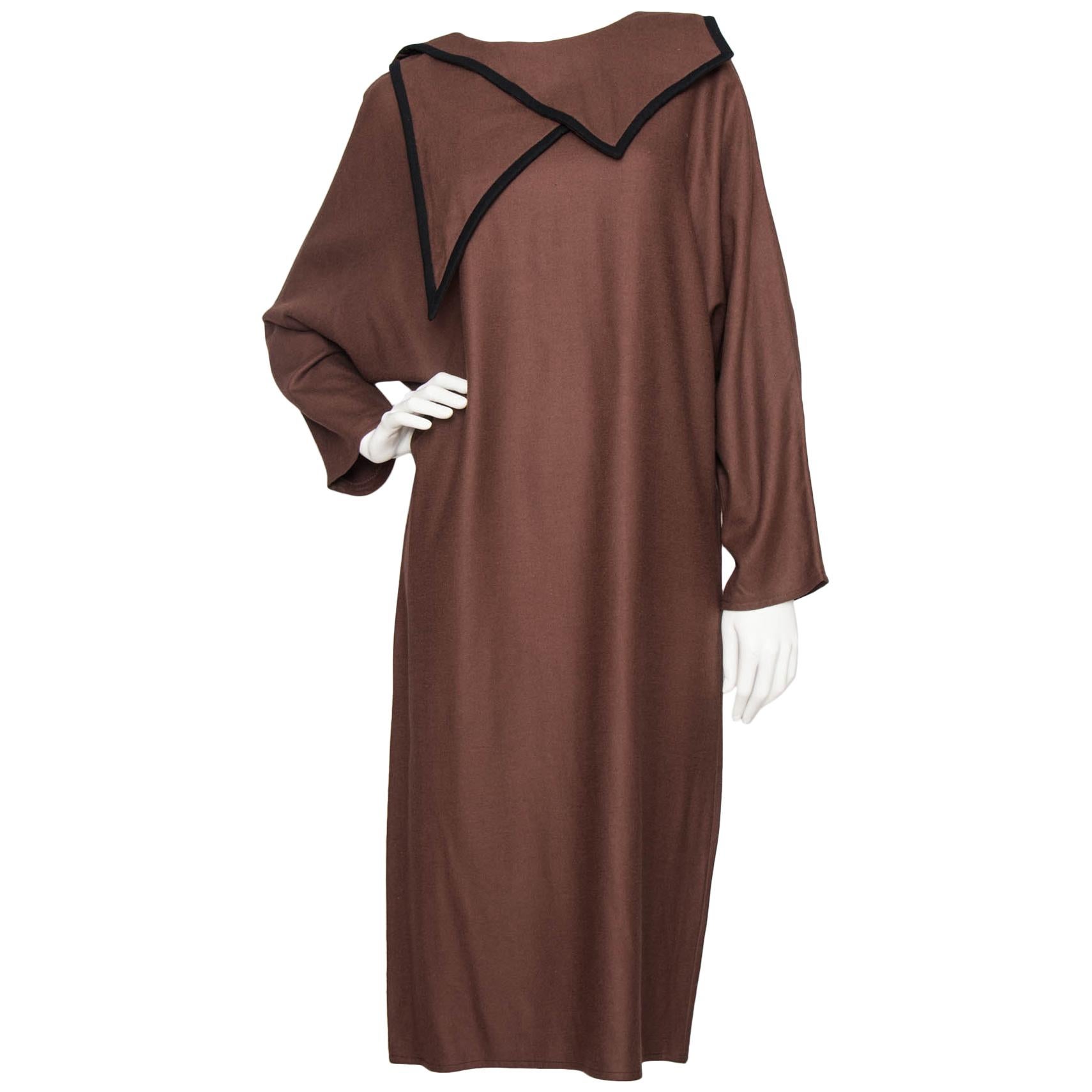 Chloé Vintage Brown Wool Dress with Black Trim And Pointed Collar For Sale