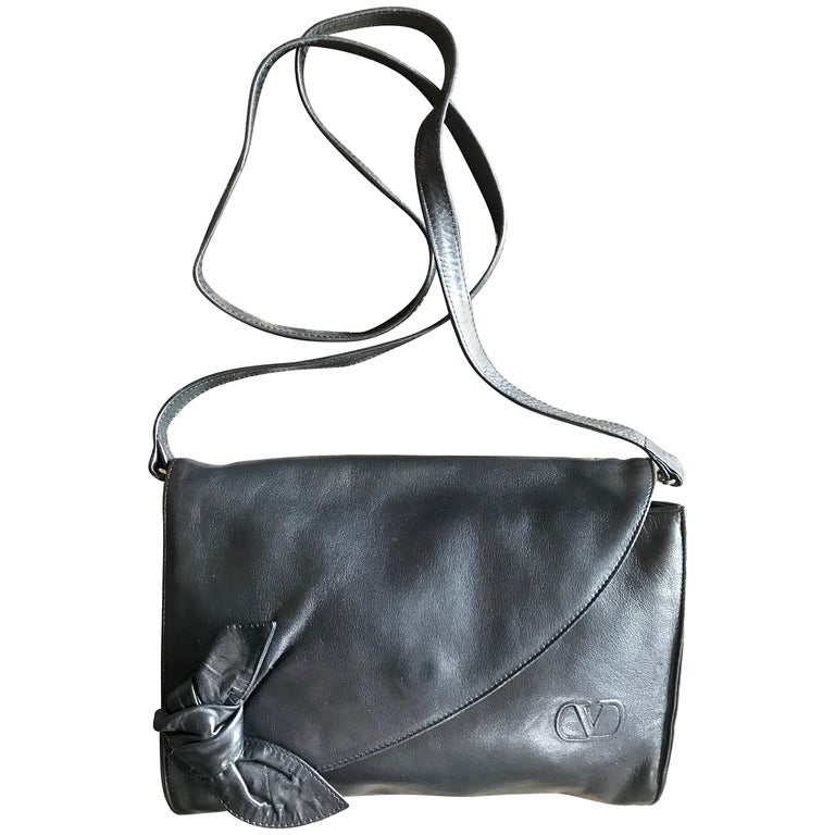 Valentino Garavani Vintage Black nappa leather bow clutch purse / shoulder bag For Sale