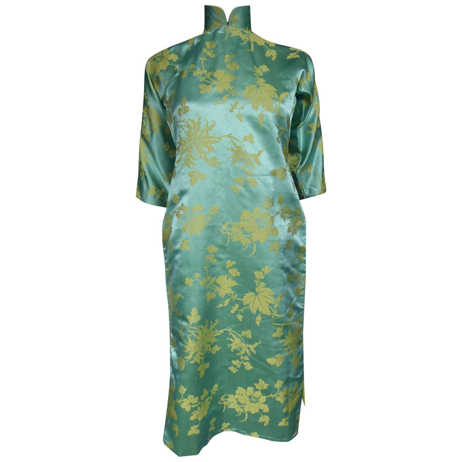 Chinese Qipao in sky-blue and straw-yellow silk damask, Circa 1950